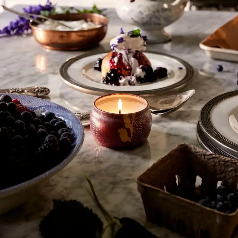 Voluspa Foraged Wildberry Mini Tin Candle 25timer